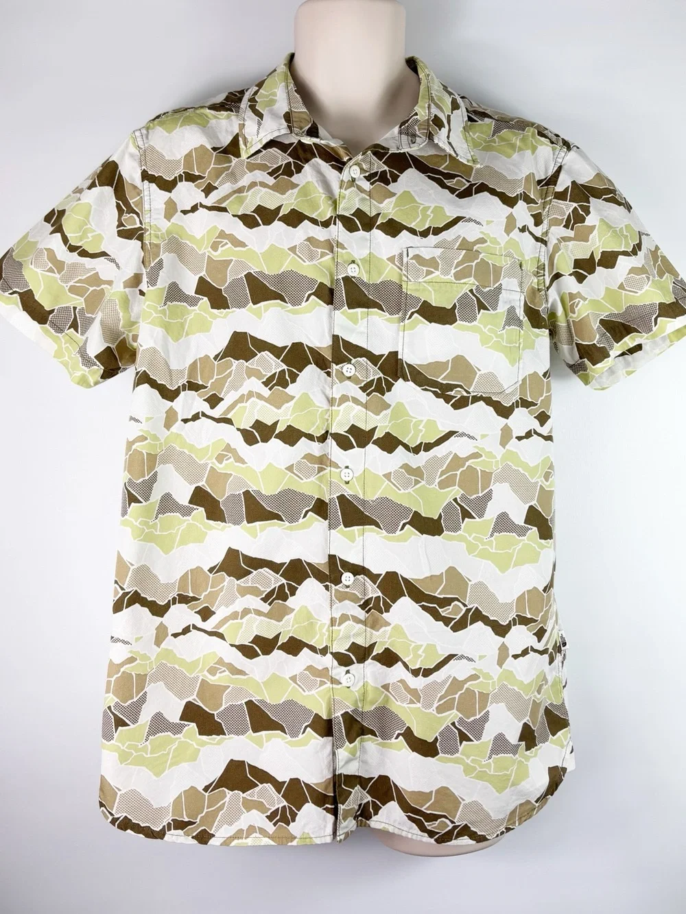 The North Face Short Sleeve Baytrail Mountain Geometric Camo Shirt Men Sz Large
